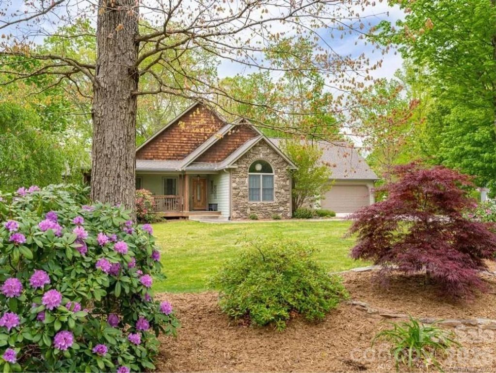 303 E Forest Place 13, Candler, NC 28715