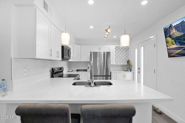 1302 W BECKER Lane, Phoenix, AZ 85029