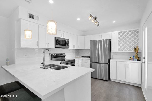 1302 W BECKER Lane, Phoenix, AZ 85029