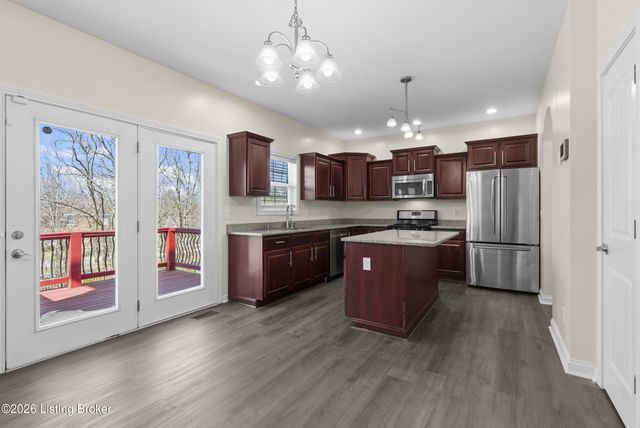 3918 Bristol Oaks Dr, Louisville, KY 40299