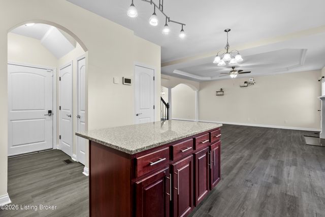 3918 Bristol Oaks Dr, Louisville, KY 40299