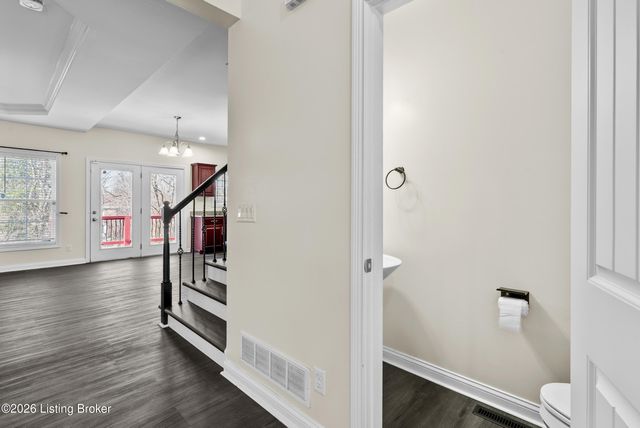 3918 Bristol Oaks Dr, Louisville, KY 40299