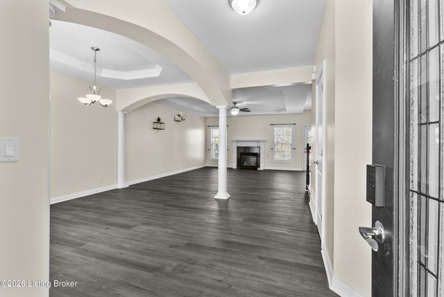 3918 Bristol Oaks Dr, Louisville, KY 40299