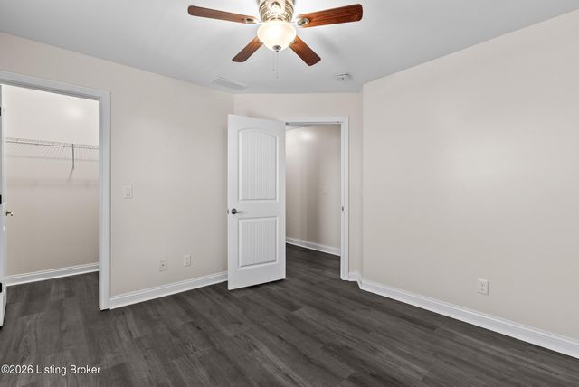 3918 Bristol Oaks Dr, Louisville, KY 40299