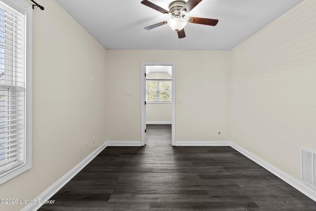 3918 Bristol Oaks Dr, Louisville, KY 40299