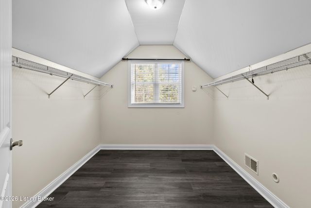 3918 Bristol Oaks Dr, Louisville, KY 40299