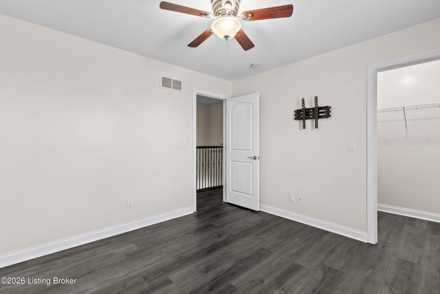 3918 Bristol Oaks Dr, Louisville, KY 40299