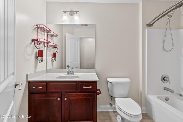 3918 Bristol Oaks Dr, Louisville, KY 40299