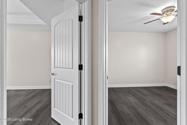 3918 Bristol Oaks Dr, Louisville, KY 40299