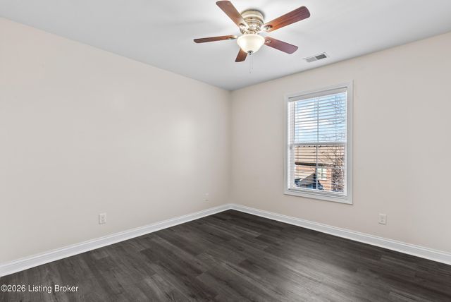 3918 Bristol Oaks Dr, Louisville, KY 40299