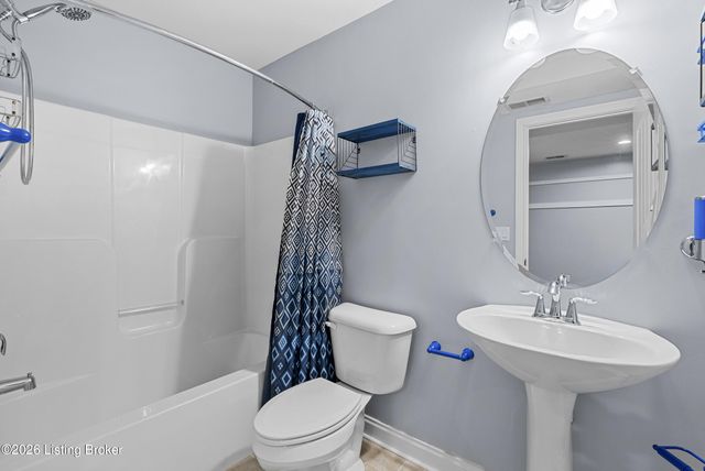 3918 Bristol Oaks Dr, Louisville, KY 40299