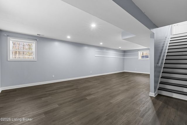 3918 Bristol Oaks Dr, Louisville, KY 40299