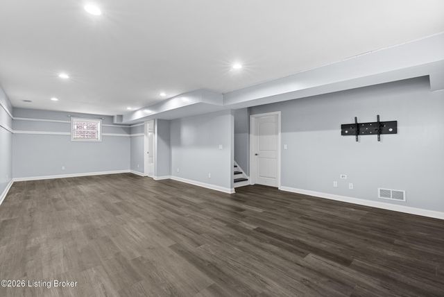 3918 Bristol Oaks Dr, Louisville, KY 40299