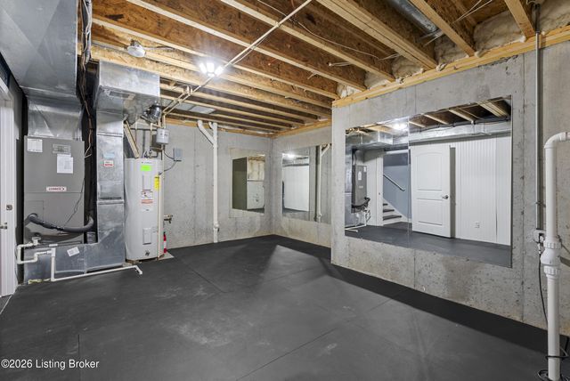 3918 Bristol Oaks Dr, Louisville, KY 40299