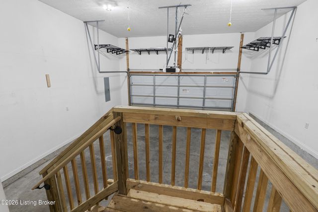 3918 Bristol Oaks Dr, Louisville, KY 40299