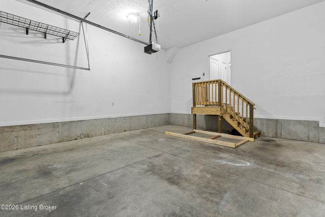 3918 Bristol Oaks Dr, Louisville, KY 40299