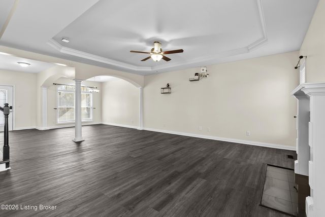 3918 Bristol Oaks Dr, Louisville, KY 40299