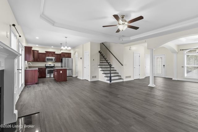 3918 Bristol Oaks Dr, Louisville, KY 40299