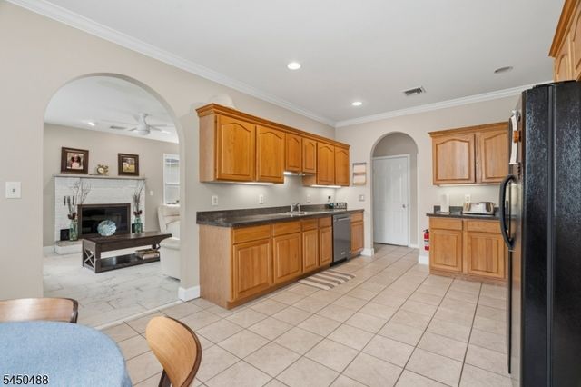 20 Greenbriar Ct, Boonton Town, NJ 07005