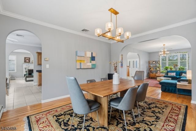 20 Greenbriar Ct, Boonton Town, NJ 07005