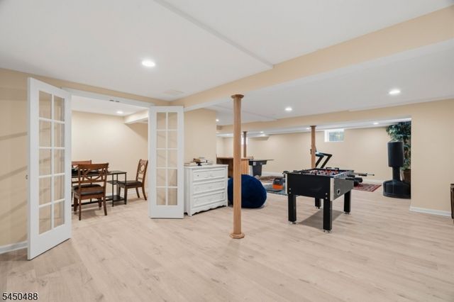 20 Greenbriar Ct, Boonton Town, NJ 07005