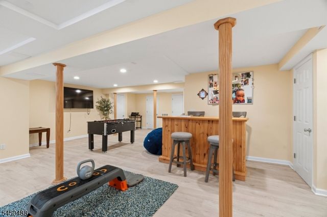20 Greenbriar Ct, Boonton Town, NJ 07005