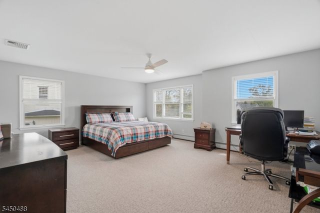 20 Greenbriar Ct, Boonton Town, NJ 07005