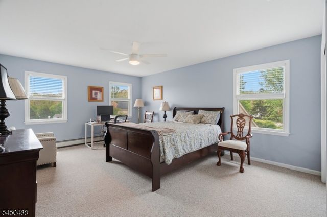 20 Greenbriar Ct, Boonton Town, NJ 07005