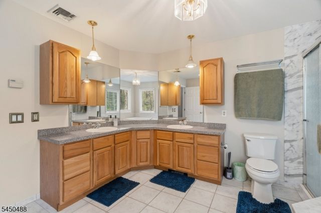 20 Greenbriar Ct, Boonton Town, NJ 07005