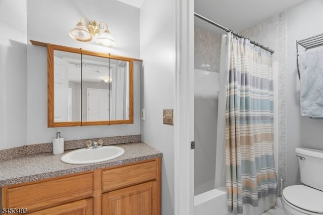 20 Greenbriar Ct, Boonton Town, NJ 07005