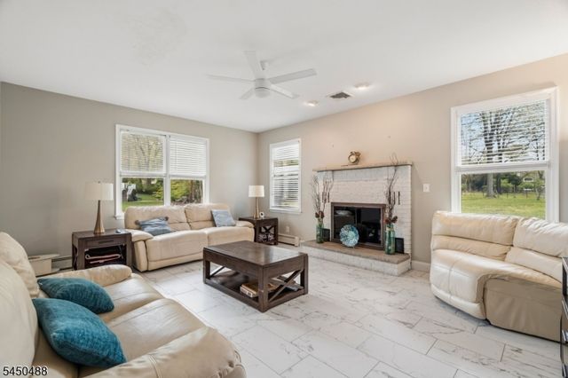 20 Greenbriar Ct, Boonton Town, NJ 07005