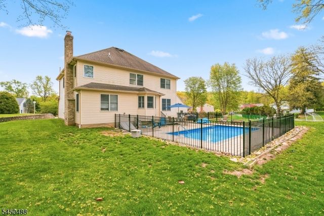 20 Greenbriar Ct, Boonton Town, NJ 07005