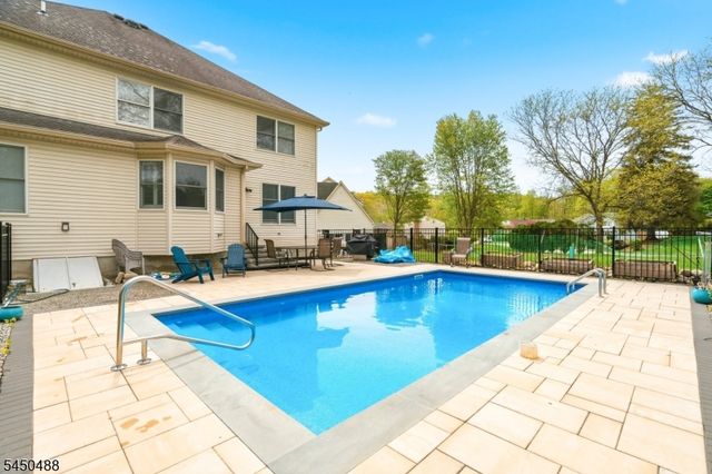 20 Greenbriar Ct, Boonton Town, NJ 07005