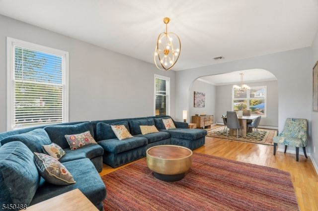 20 Greenbriar Ct, Boonton Town, NJ 07005