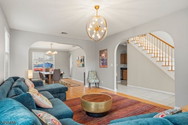 20 Greenbriar Ct, Boonton Town, NJ 07005