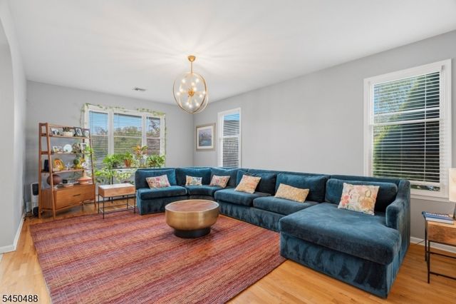 20 Greenbriar Ct, Boonton Town, NJ 07005