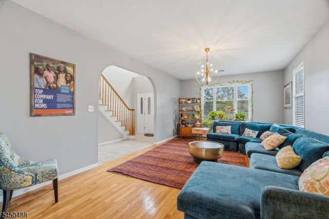 20 Greenbriar Ct, Boonton Town, NJ 07005
