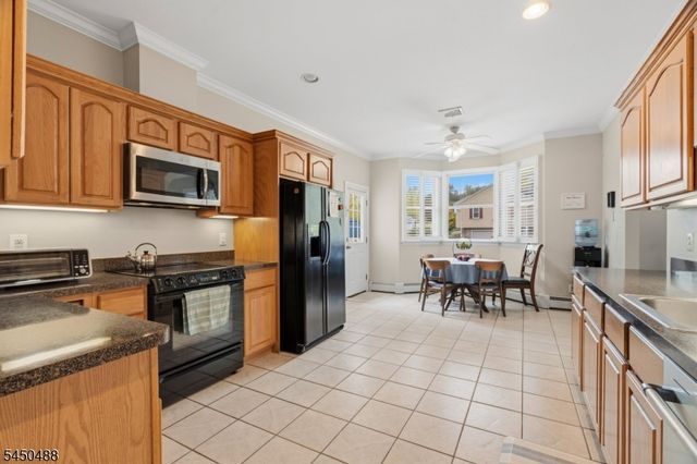 20 Greenbriar Ct, Boonton Town, NJ 07005