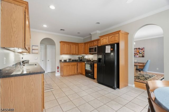 20 Greenbriar Ct, Boonton Town, NJ 07005