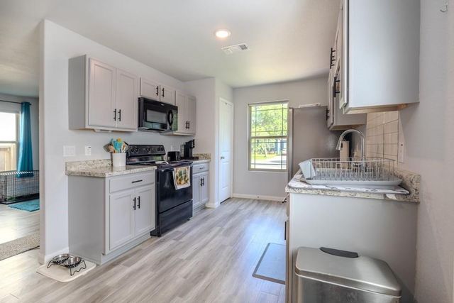 3401 3rd Street, Bay City, TX 77414