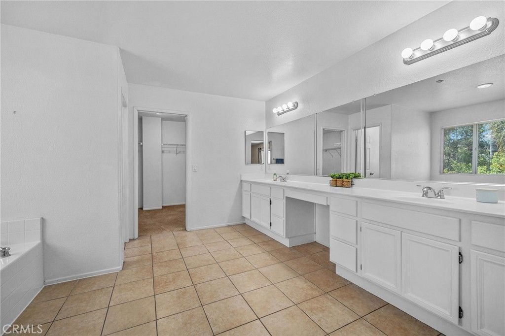 Image 34 of property listing at 15446 Buchanan, Fontana, CA 92336