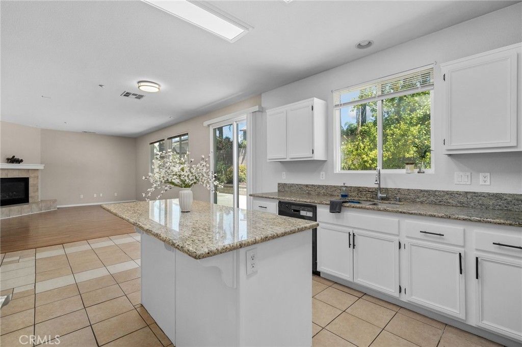 Image 8 of property listing at 15446 Buchanan, Fontana, CA 92336