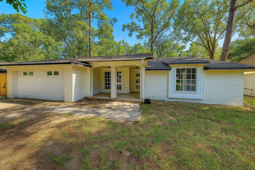 2135 Fir Springs Drive, Houston, TX 77339