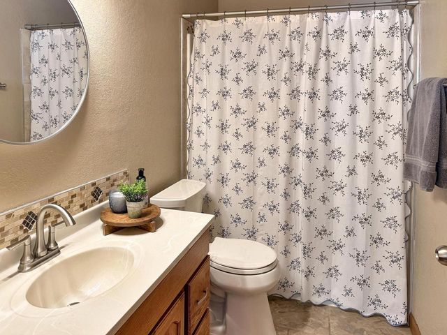 924 LAUREL LANE, Kaukauna, WI 54130