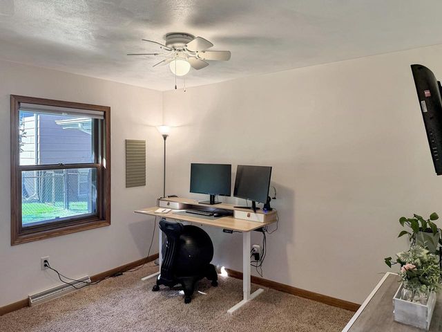924 LAUREL LANE, Kaukauna, WI 54130