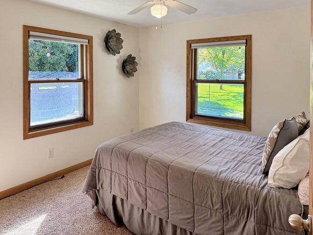 924 LAUREL LANE, Kaukauna, WI 54130