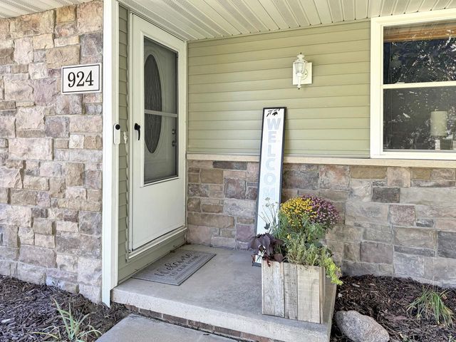 924 LAUREL LANE, Kaukauna, WI 54130