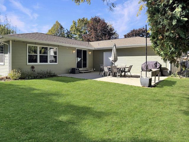 924 LAUREL LANE, Kaukauna, WI 54130