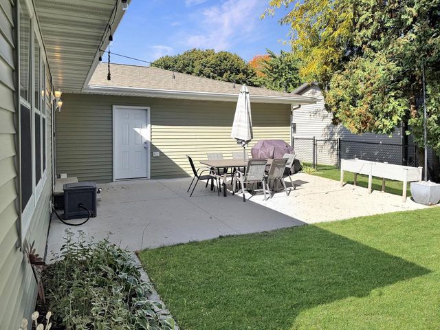 924 LAUREL LANE, Kaukauna, WI 54130