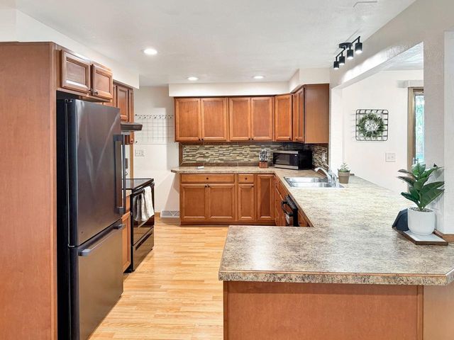 924 LAUREL LANE, Kaukauna, WI 54130